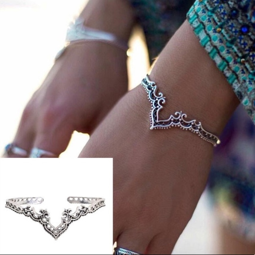 🎉CLOSING🎉🆑5/$25🆑 if bundled (fragile)